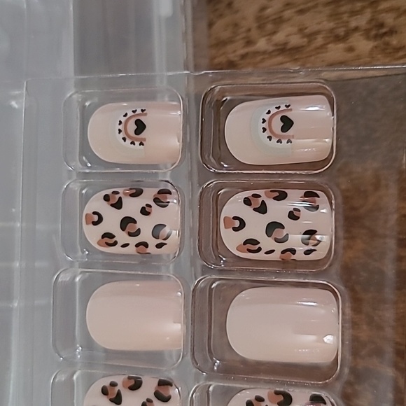 2/$16 Leopard & Rainbows Press On Nails - Picture 11 of 12